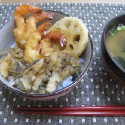 昨日の夕飯で残った天ぷらで天丼をつくりました。甘めのたれでおいしくできました!!